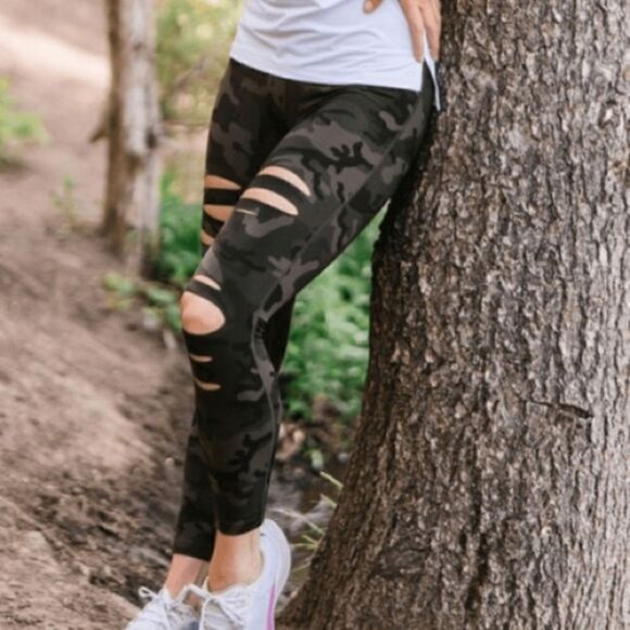 Size 4 Camo ZYIA LuxeSlash Leggings - Picture 1 of 4